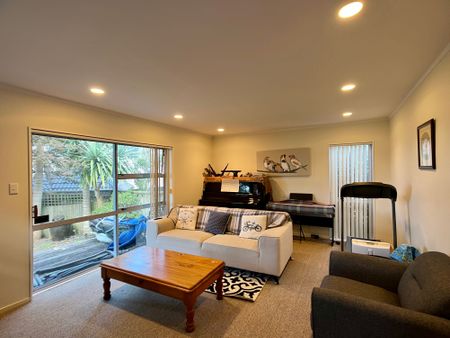 3-BEDROOM IN SOMERVILLE - Photo 2