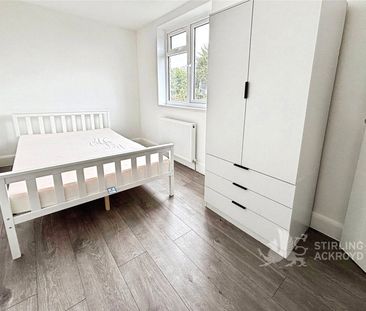 Heathcroft Avenue, Sunbury-on-Thames, Surrey, TW16 7SR - Photo 1