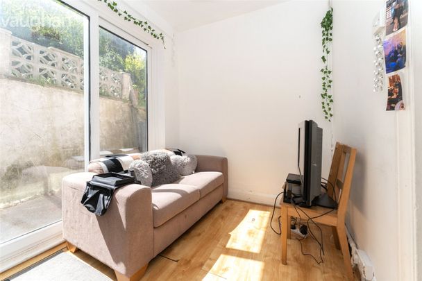 4 bedroom terraced house to rent - Photo 1