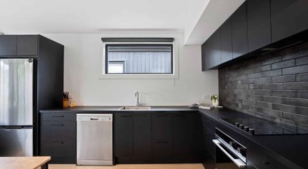 Beautiful home in Lake Hayes Estate - Photo 4