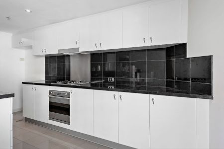 Prestigious Sub-Penthouse Living in Regency, Chatswood - Photo 2