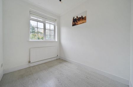 , Guildford - 3 bedrooms Property for lettings - Seymours - Photo 3