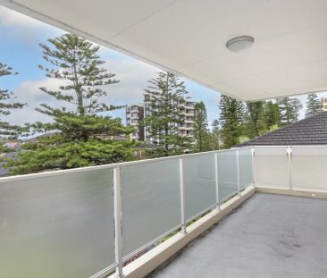 Top-Floor Beachside Apartment in a Peaceful Manly Setting - Photo 5