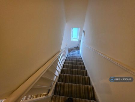 2 bedroom semi-detached house to rent - Photo 2