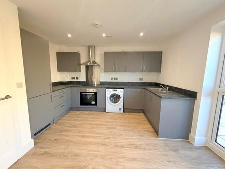3 bedroom semi-detached house to rent - Photo 2