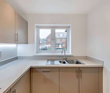 A modern two bedroom family home with private garden and parking - Photo 5