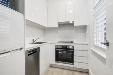 RENOVATED STUDIO IN PRIME LOCATION - BY APPOINTMENT - Photo 2