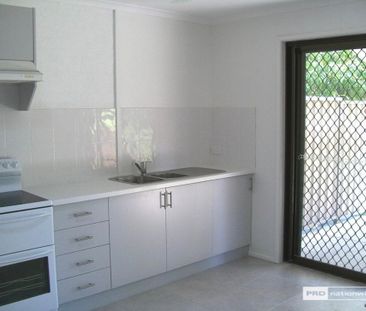 3-bedroom shared unit/townhouse, Norwood Avenue - Photo 1