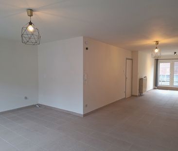 3-slaapkamerappartement met terras en garage op de 1ste verdieping. - Photo 1
