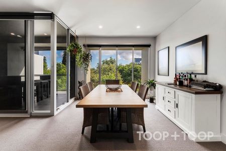 Luxury City Living with Parkland Views - Photo 3