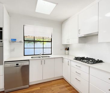 Pure Style and Elegance - Photo 6