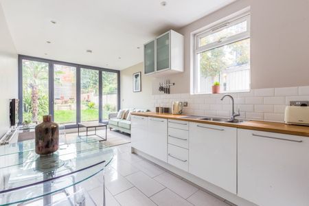 2 Bed Flat, Shakespeare Road, W3 - Photo 5