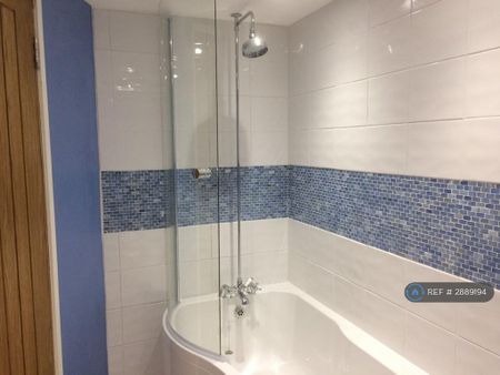 2 bedroom semi-detached house to rent - Photo 3