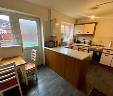 3 bedroom semi-detached house to rent - Photo 3