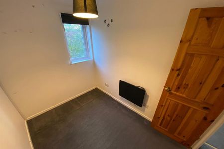 2 bedroom terraced house to rent - Photo 2