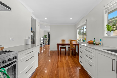 SPACIOUS HOME PERFECT FOR YOUR FAMILY! - Photo 2