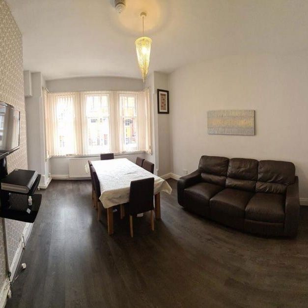 6 bedroom house to rent - Photo 1