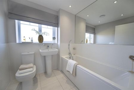 3 bedroom semi-detached house to rent - Photo 5