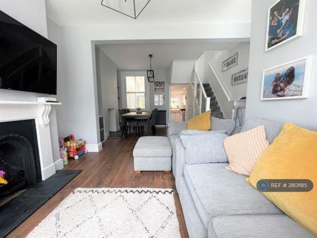 2 bedroom terraced house to rent - Photo 4