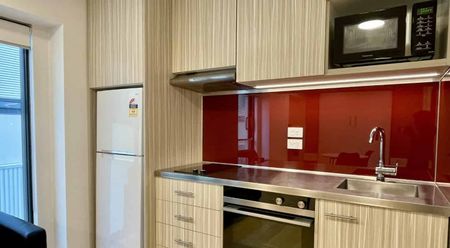 Modern Inner City Apartment - Photo 2