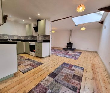 3 bedroom barn conversion to rent - Photo 2