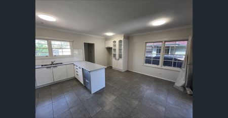 Neat 3-Bedroom Beauty - Photo 5