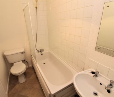 76 Walmersley Road, Bury - Photo 1