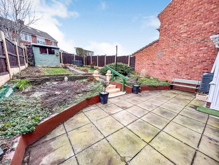 2 bedroom semi-detached house to rent - Photo 5