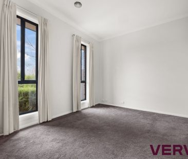 33 Mary Gillespie Avenue, Gungahlin ACT 2912 - House For Rent - $73... - Photo 2