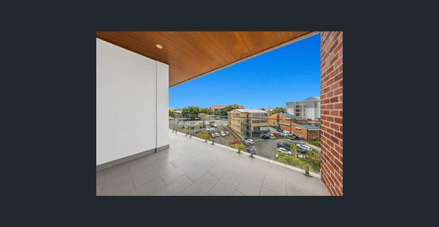 Stunning 6th floor unit, bathed in natural light, just a short walk to everything - Photo 1