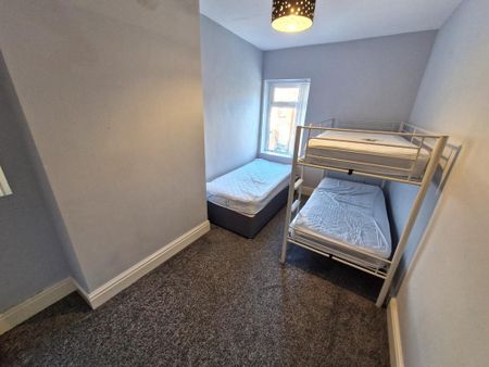 3 bedroom terraced house to rent - Photo 2