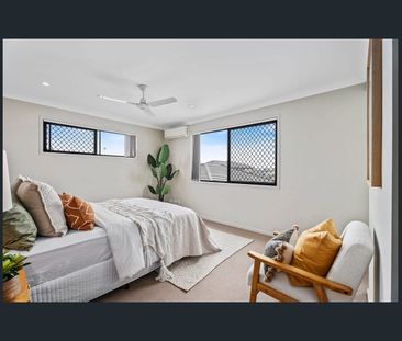 Beautiful 4-Bedroom Family Home - Modern Living - Photo 6