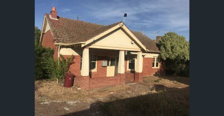 5BR large house near Train in Malvernn Rd Glen Iris Available now ! - Photo 3