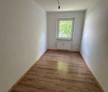 Gemütliche 2,5-Zimmer-Wohnung mit Tageslichtbad und moderner Einbau... - Foto 1
