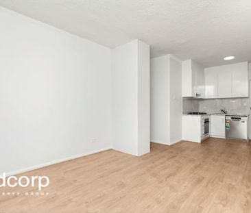 Stylish Fully Renovated Upstairs Unit - Photo 5