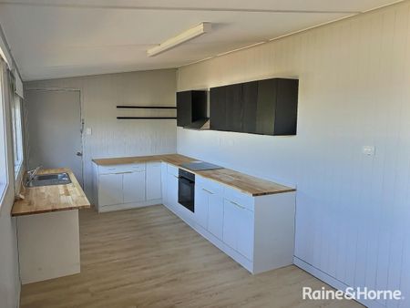 CHARMING RENOVATED COTTAGE IN CENTRAL LOCATION - Photo 3