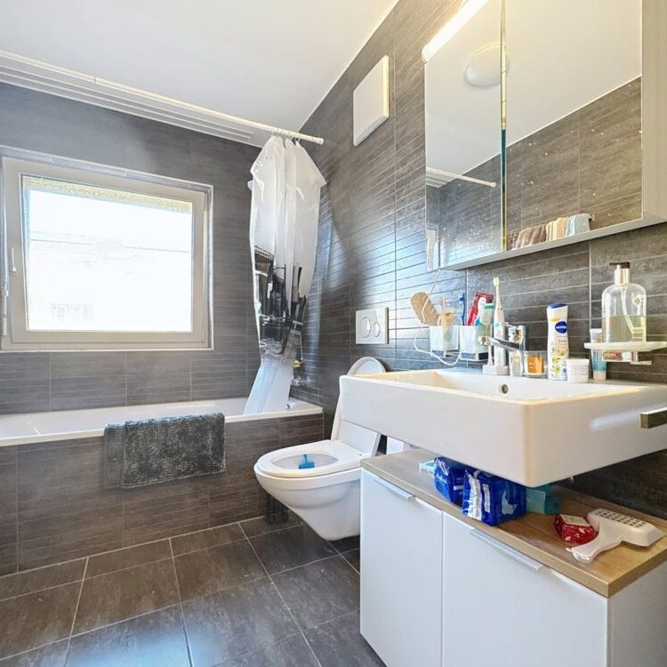 Appartement rafraîchi de 2 pièces au rez-de-chaussée - Photo 1