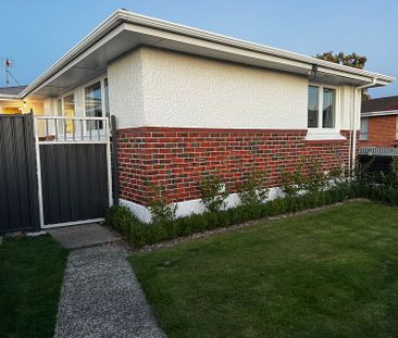 Cosy, sunny 3 bedroom home - Photo 2