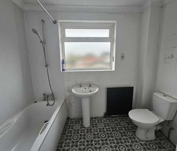 St. Nicholas Drive, Grimsby, DN37 - Photo 6