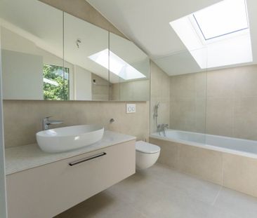 Helle, neue luxuriöse 3½ Zimmer Wohnung (E7) im DG mit grossem Balkon - Photo 4