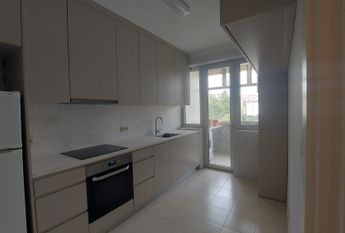 Apartamento T4 para Arrendamento com Garagem em zona prestigiada no Porto