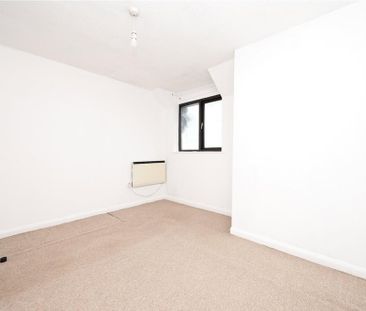 2 bedroom semi-detached house to rent - Photo 6