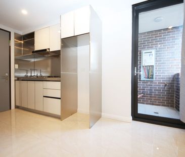 Studio Next to Train Station - Photo 5