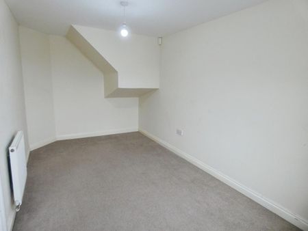 4 bedroom semi-detached house to rent - Photo 2
