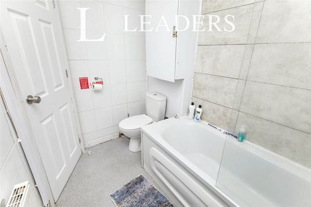 1 bedroom terraced to rent Gedling Grove, Nottingham, Nottinghamshire, NG7 - Photo 4