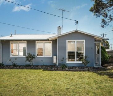 Stylish Family Living in Quiet Court Location - Photo 6