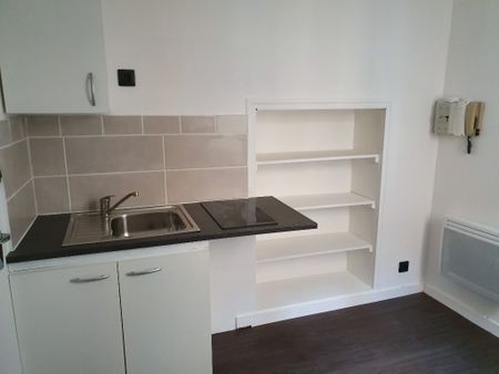Location Appartement 1 pièce 12m² POITIERS 86000 - Photo 3