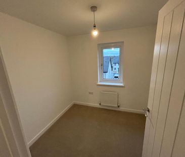 3 bedroom semi-detached house to rent - Photo 3