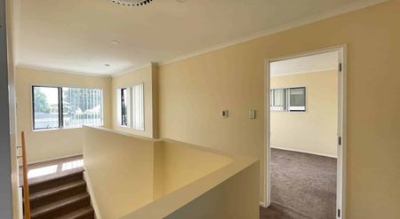 Fabulous 3 Bedroom Two Level Townhouse - Photo 5
