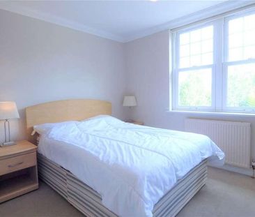 Park Rise, Leatherhead, Surrey, KT22 - Photo 3